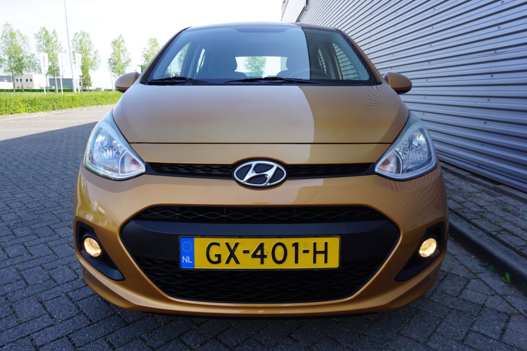 Hyundai I 10 1.0i i-motion comfort climate / cruise / parkeers. / nap