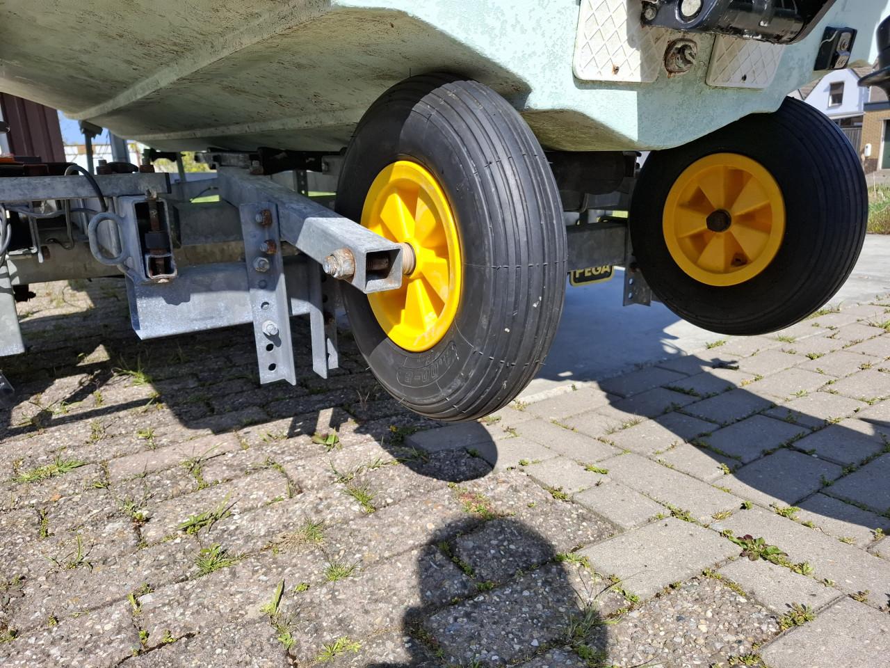 Consoleboot drago 540, 75pk Etec Pega Zb1150 trailer