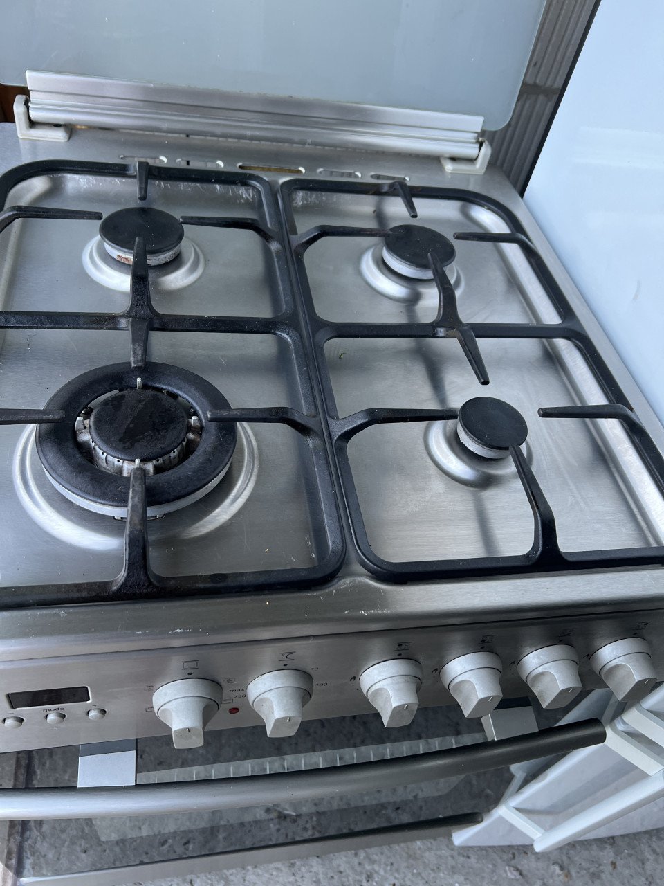 Vrijstaand Gasfornuis met elektrisch hetelucht oven en gasslang 85x60 cm.