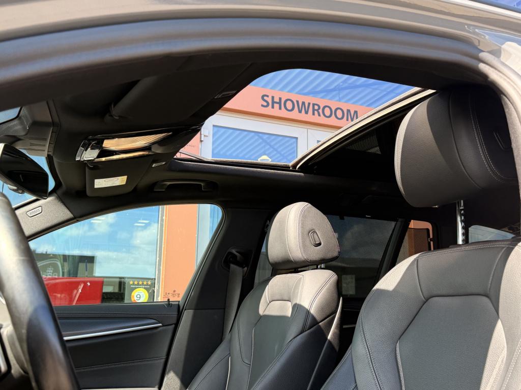 BMW 5 Serie touring 530i high executive m-sport | pano | headup | laser