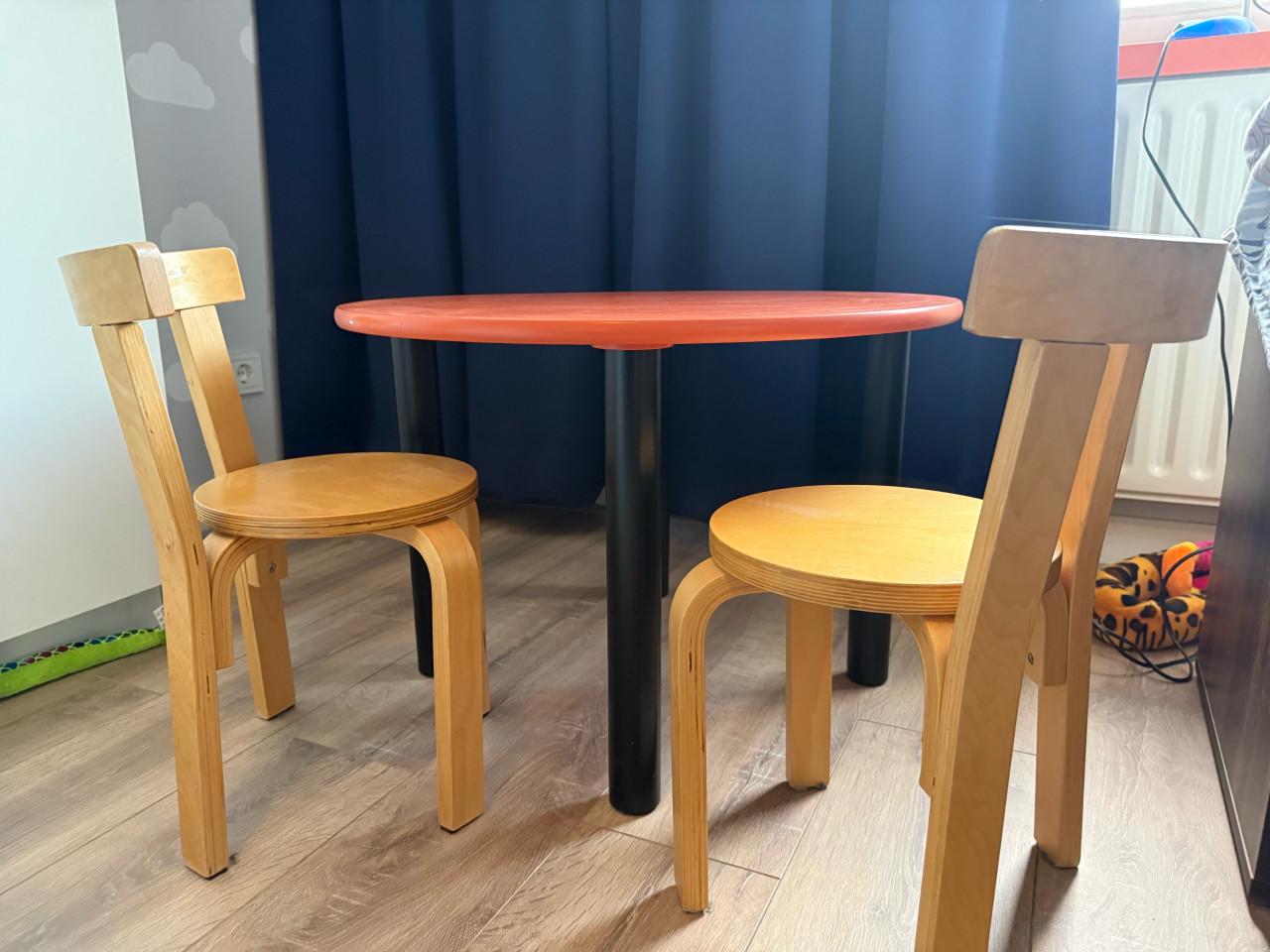 Kinder tafeltje en stoeltjes