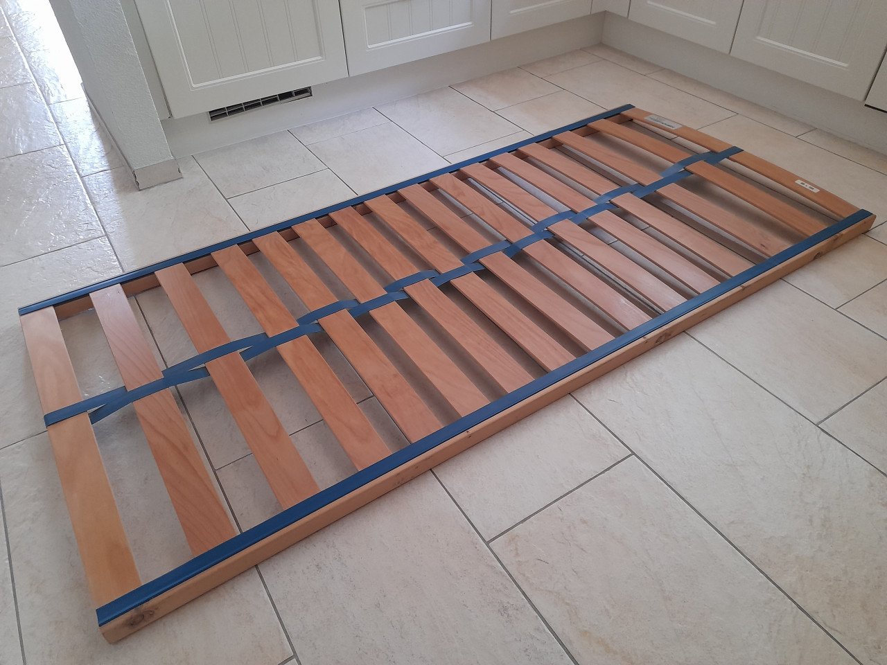 Stevige lattenbodem 90 x 200 ( in goede nette staat )