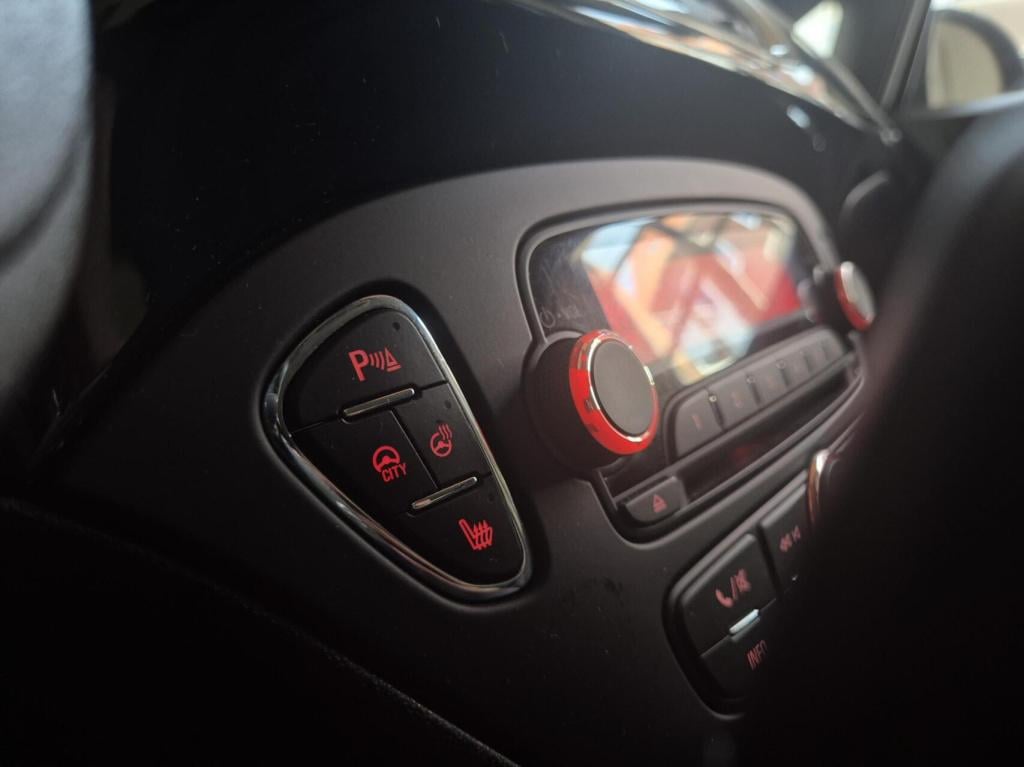 Opel Corsa 1.4 colour edition / stuur-stoelverwarming / parkeersensoren