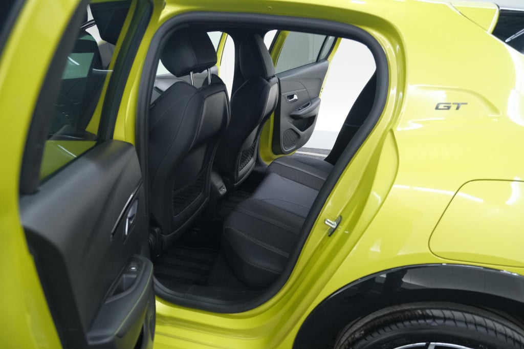 Peugeot 208 puretech 100 gt | camera | apple carplay | parkeersensoren