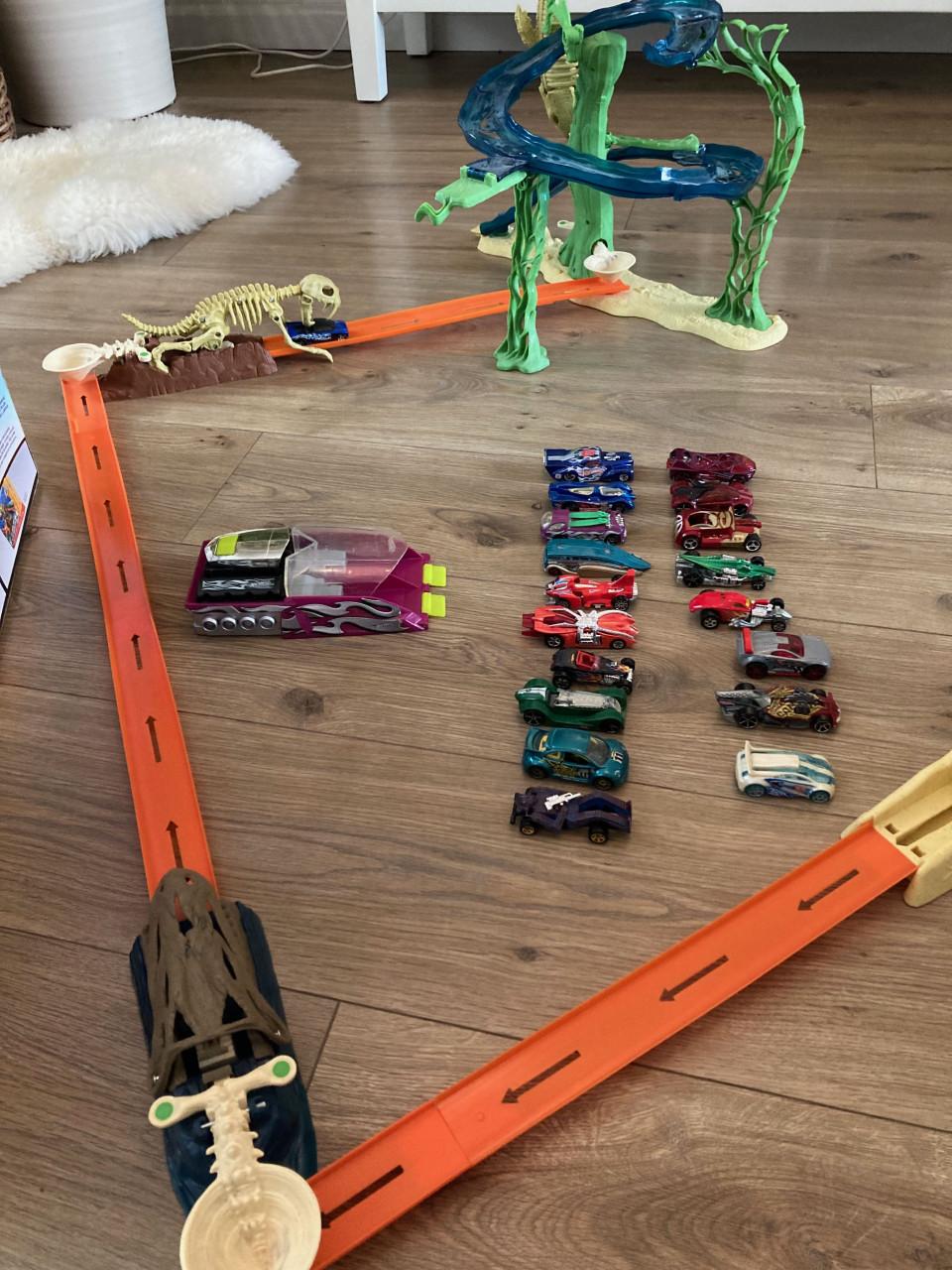 Hot Wheels Dino baan + auto's