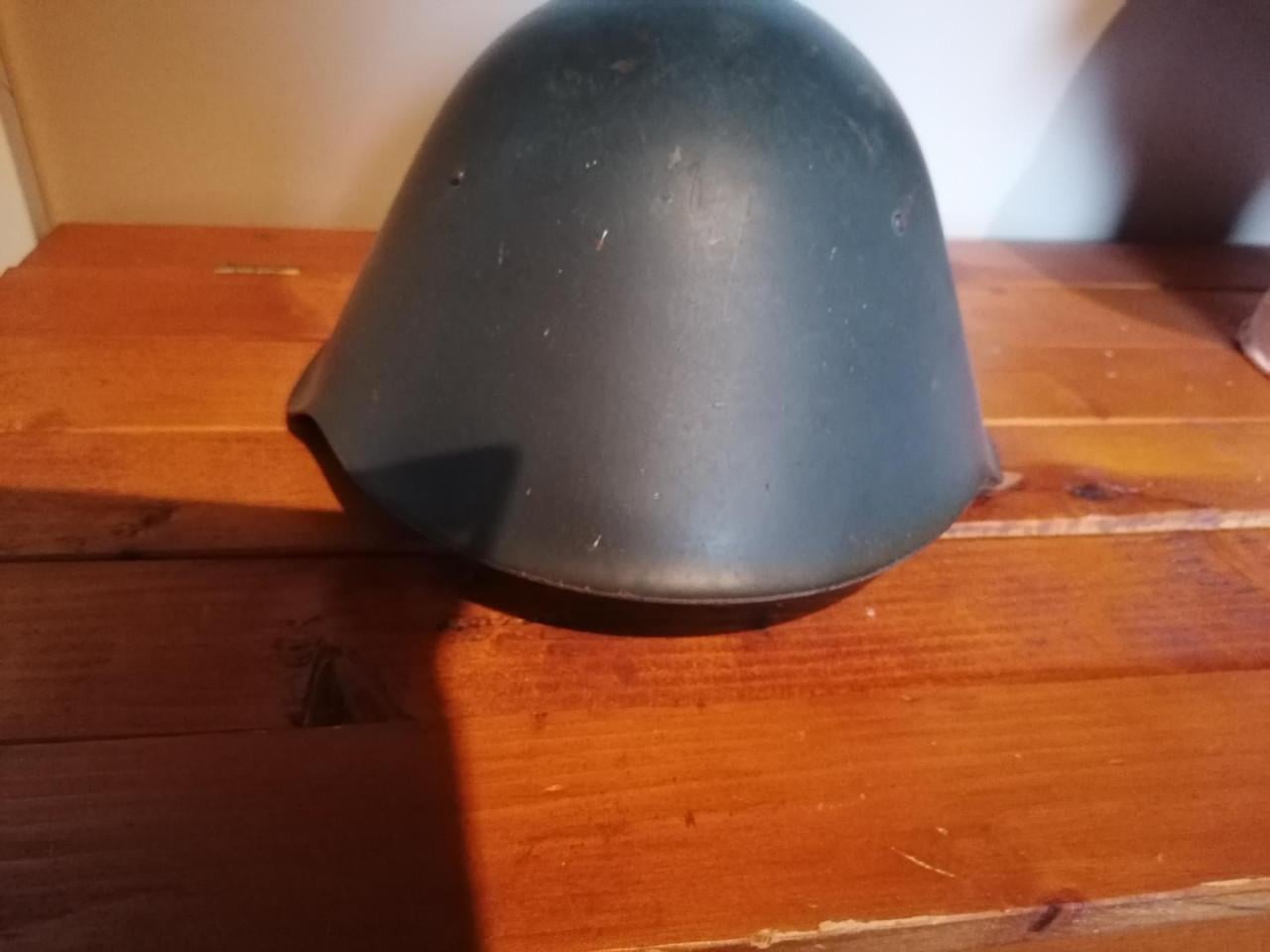 Oostduitse helm en schuitje