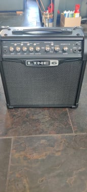 Line 6 15w guitar versterker , prima staat.