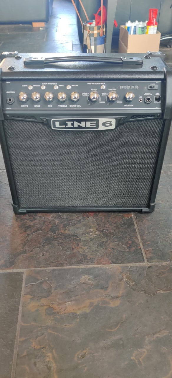 Line 6 15w guitar versterker , prima staat.
