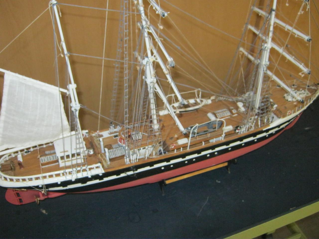 2 scheepsmodellen.