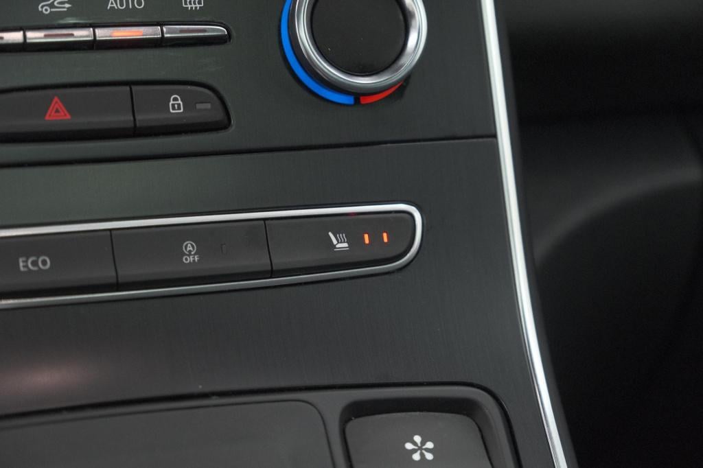Renault Scenic tce 140 edc black edition | trekhaak | panoramadak | adaptie