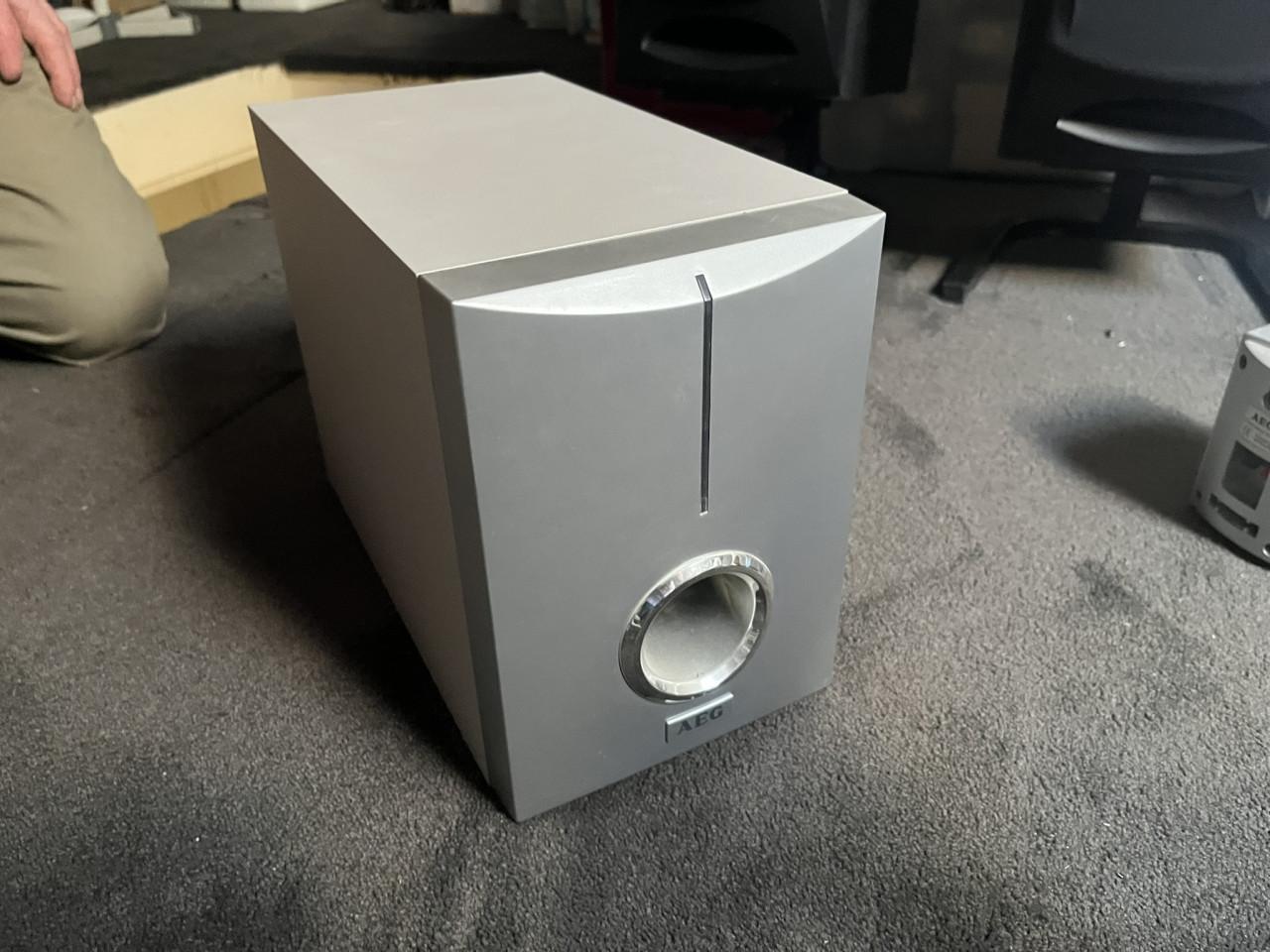 AEG 4607 HC Subwoofer en 3 spaekers Satellite