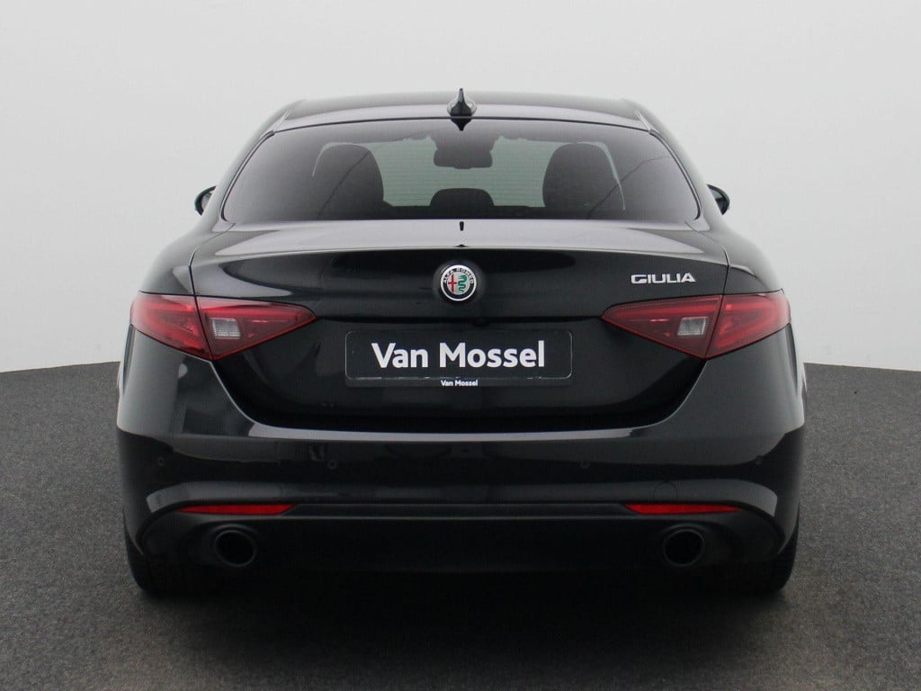 Alfa Romeo Giulia 2.0t sprint | lmv | automaat | parkeer sensoren | camera 