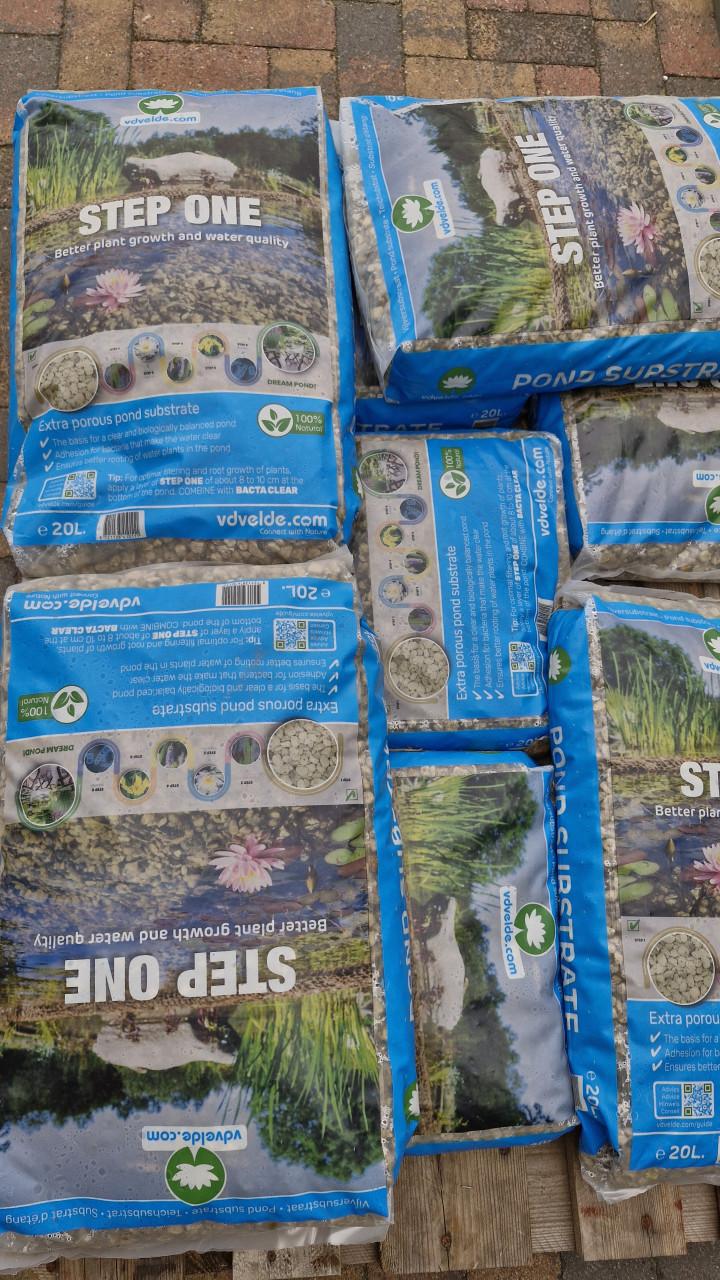 Vijversubstraat 8 zakken van 20 ltr. Step One.