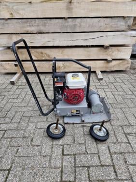 Trilpaat met honda motor