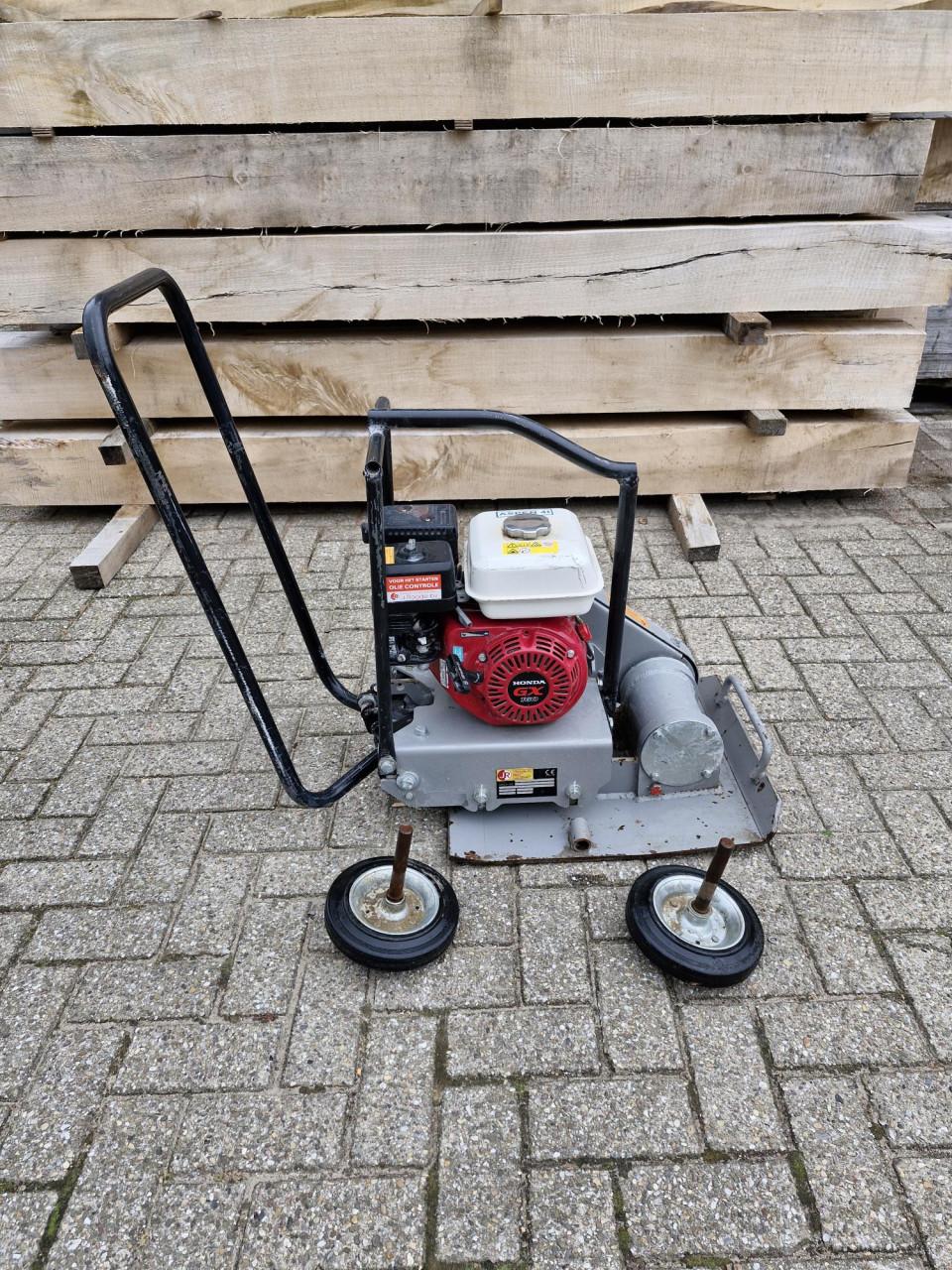 Trilpaat met honda motor