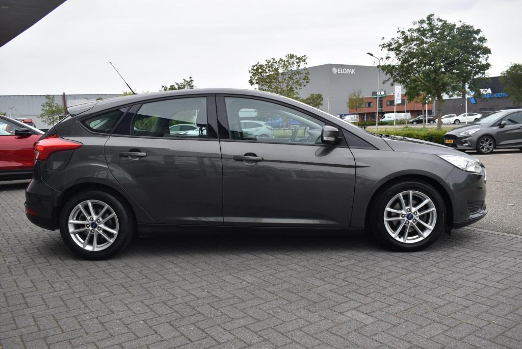 Ford Focus 1.0 trend | incl. nieuwe distrtibutieriem | trekhaak | airco | n