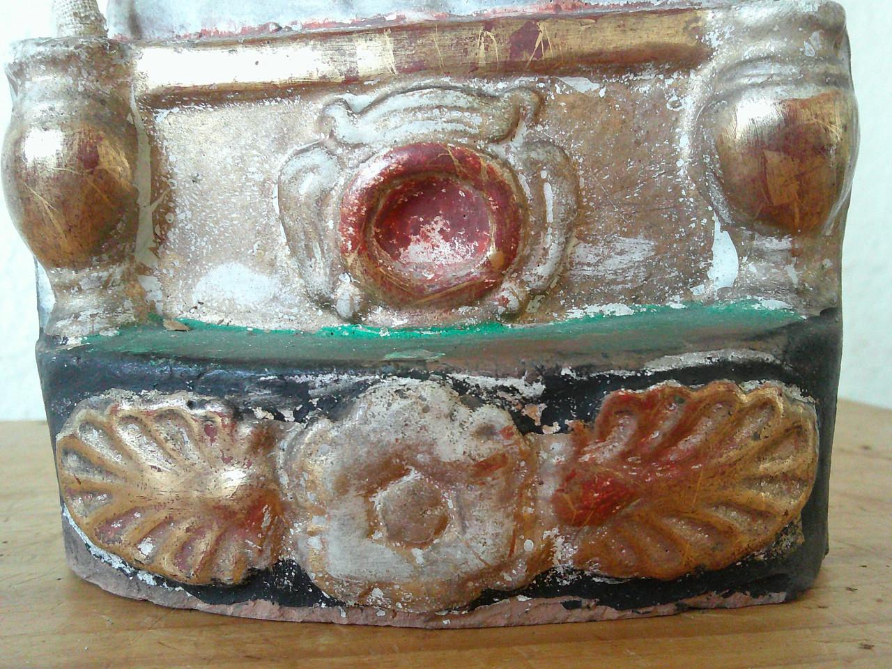 VERGULD SPAANS TERRA COTTA  VROEG 19DE EEUW.