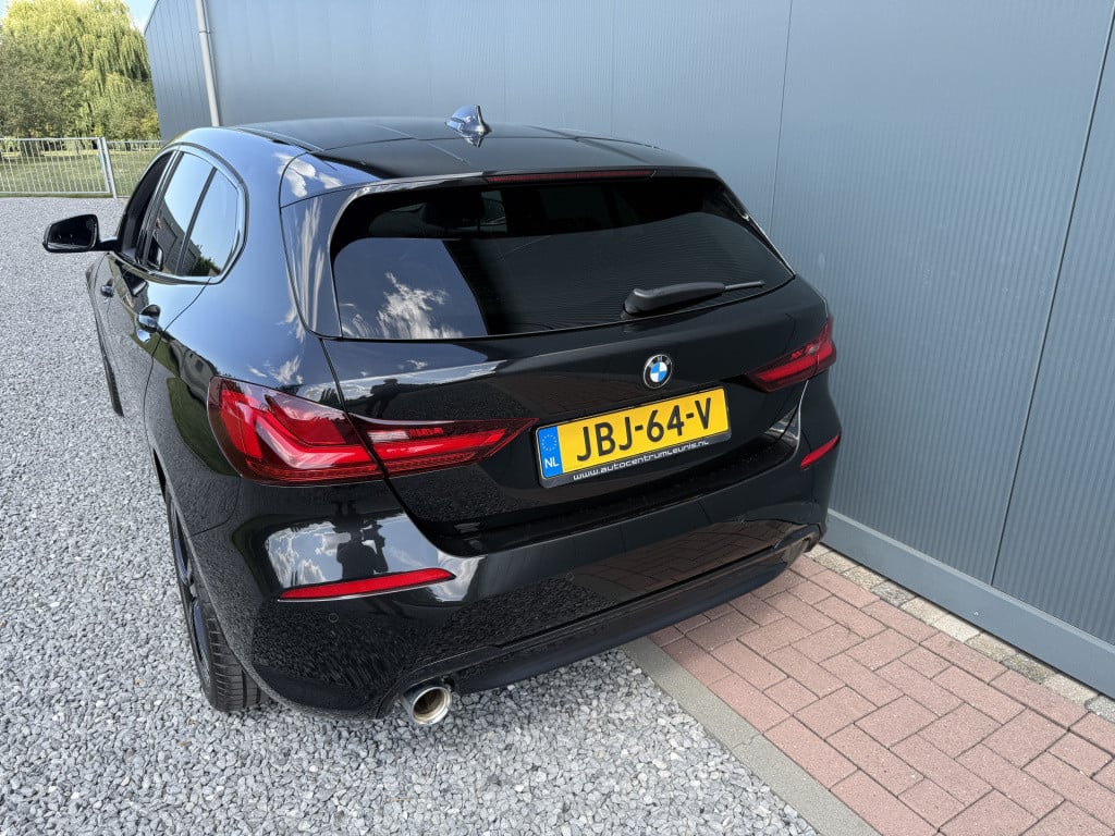 BMW 1 Serie 118i 140pk automaat high executive sportline 5-drs
