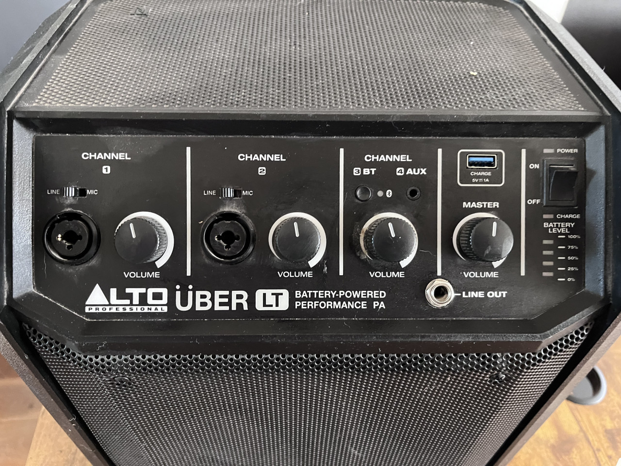 Gitaarversterker/PA op batterij