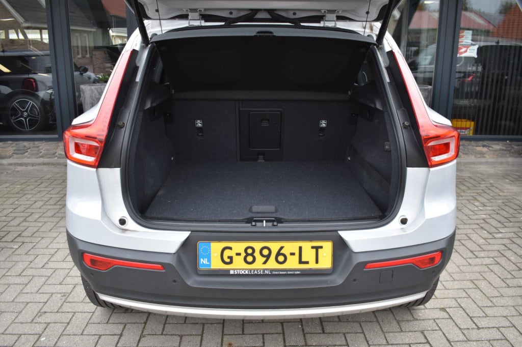 Volvo XC40 1.5 t3 momentum pro | pano | camera | apple carplay | android au