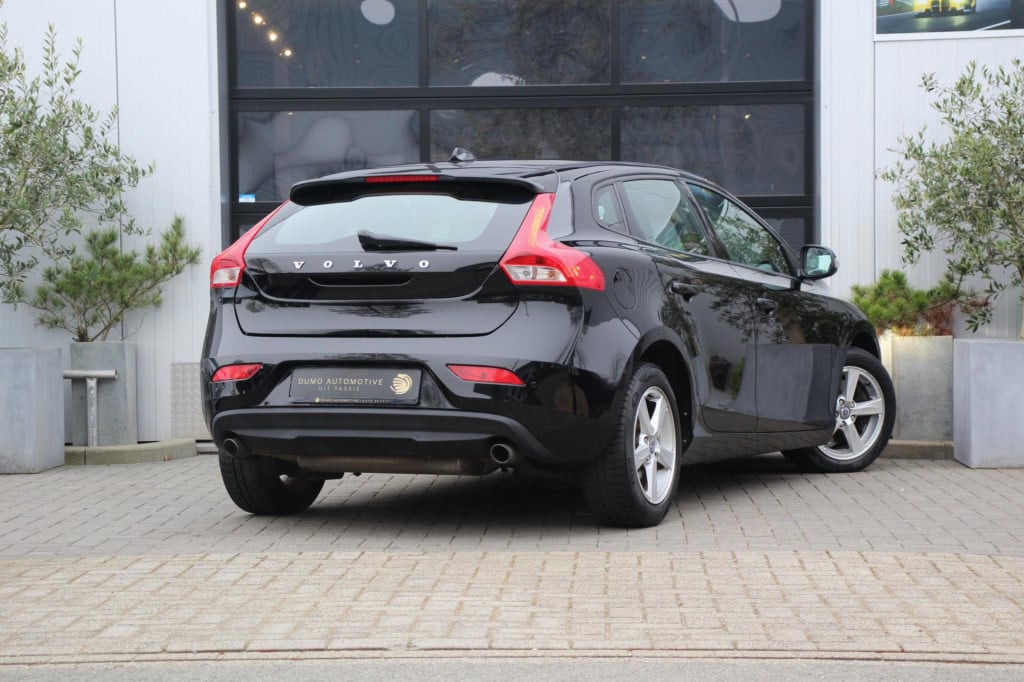 Volvo V40 1.6 t2 you! - xenon - cruise - pdc - high perf audio - dealer oh!