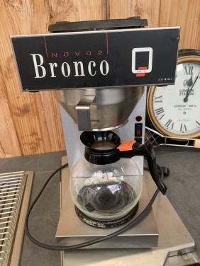 Bronco Novo 2 koffiezetapparaat. Het apparaat zelf wordt niet warm