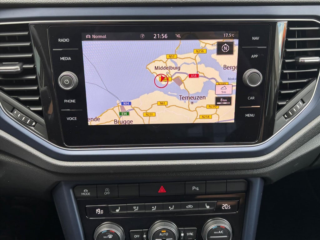 Volkswagen T-roc 1.5 tsi 150pk 7-dsg t-roc sport|trekhaak|carplay|navi|rijk