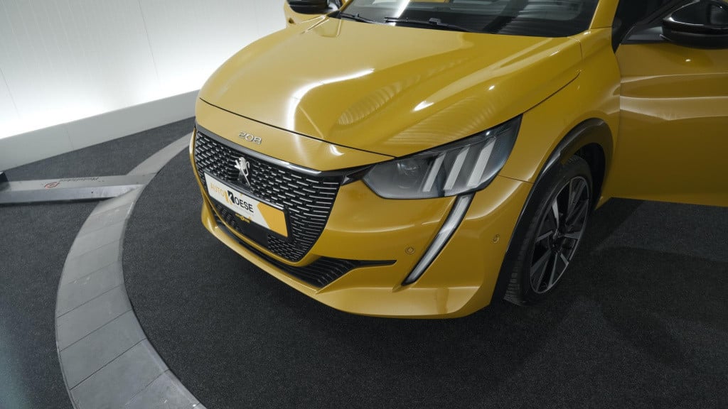Peugeot 208 puretech 100 eat8 gt-line | trekhaak | adaptieve cruise control