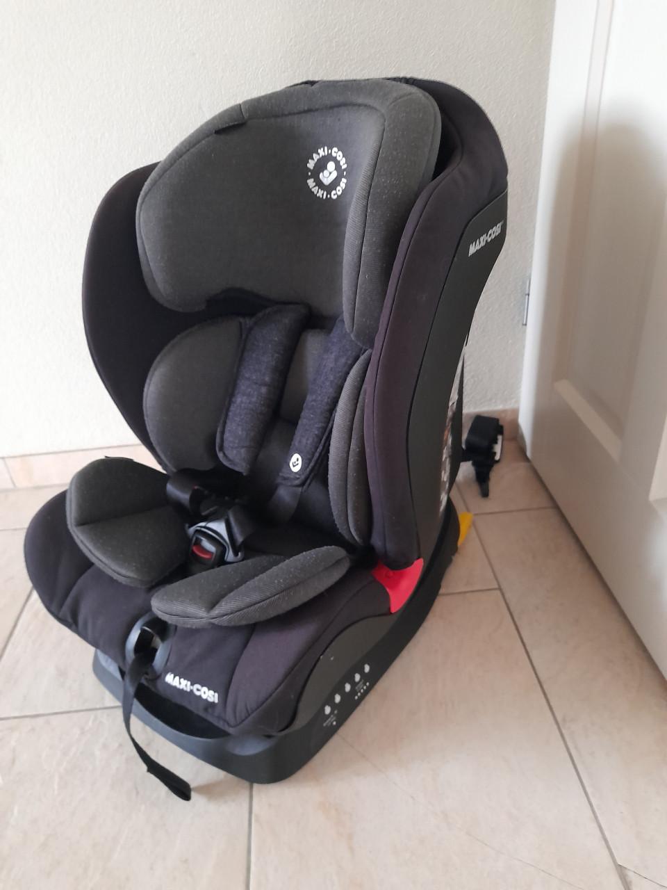De Maxi-Cosi Titan  9 /36 kg met isofix (in goede nette staat )