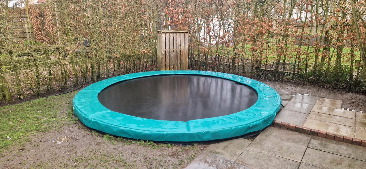 Mooie Berg trampoline, Champion Inground 3,80mtr.