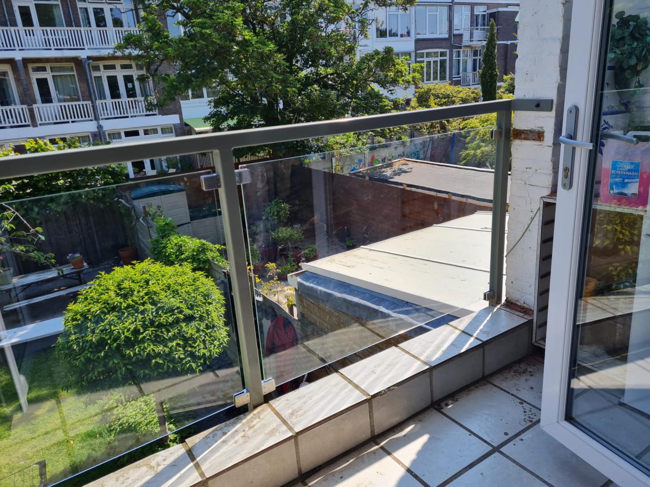 ⭐ TIP – Hekwerken met glas op maat | Veilig & transparant