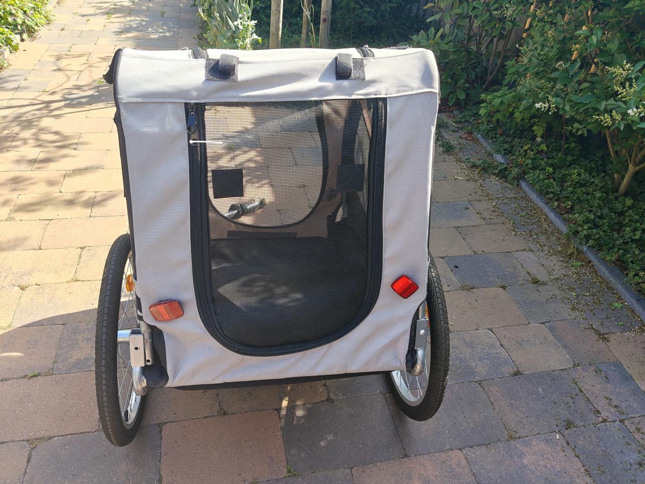 Fietskar hond