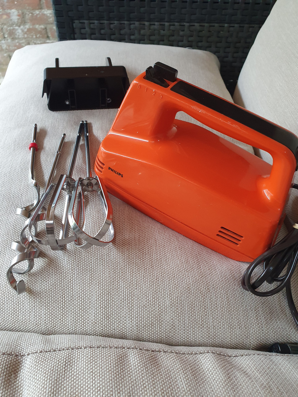 Mooie werkende vintage Philips HR 1170 in puntgaaf oranje....