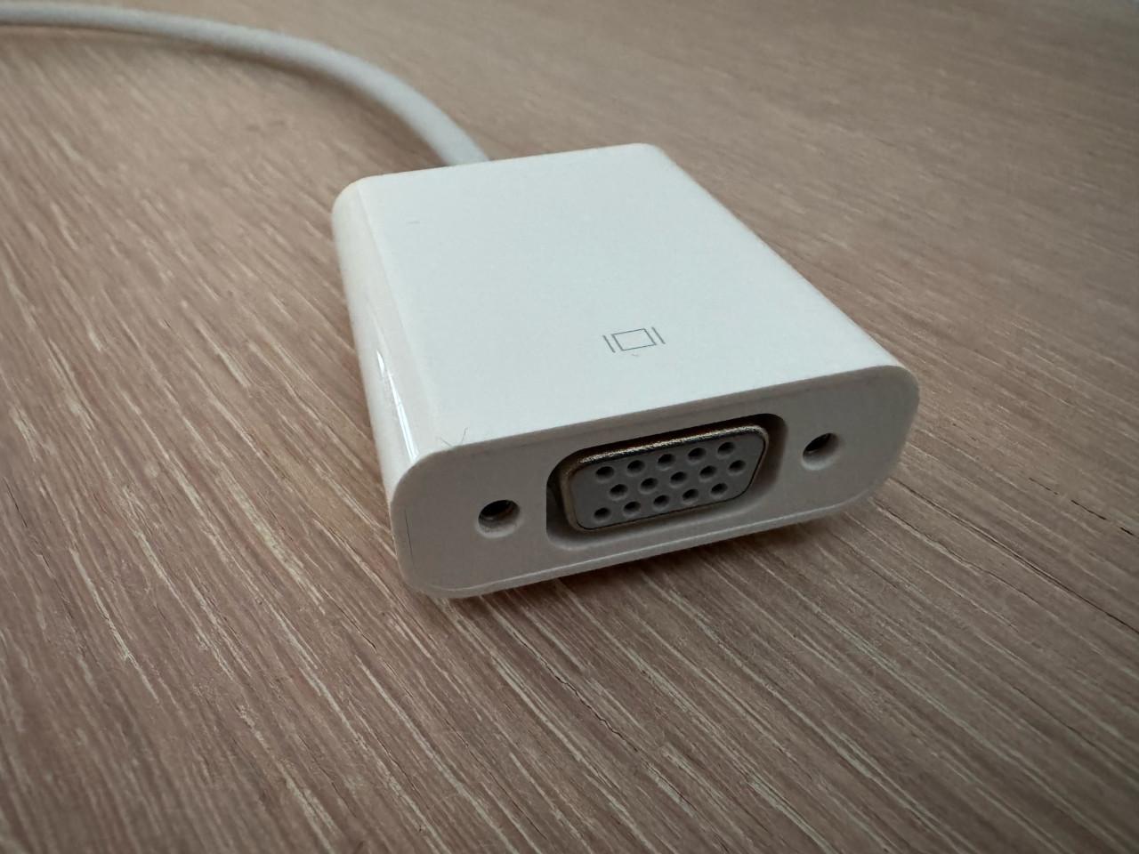 Originele Apple VGA adapter, model A1368