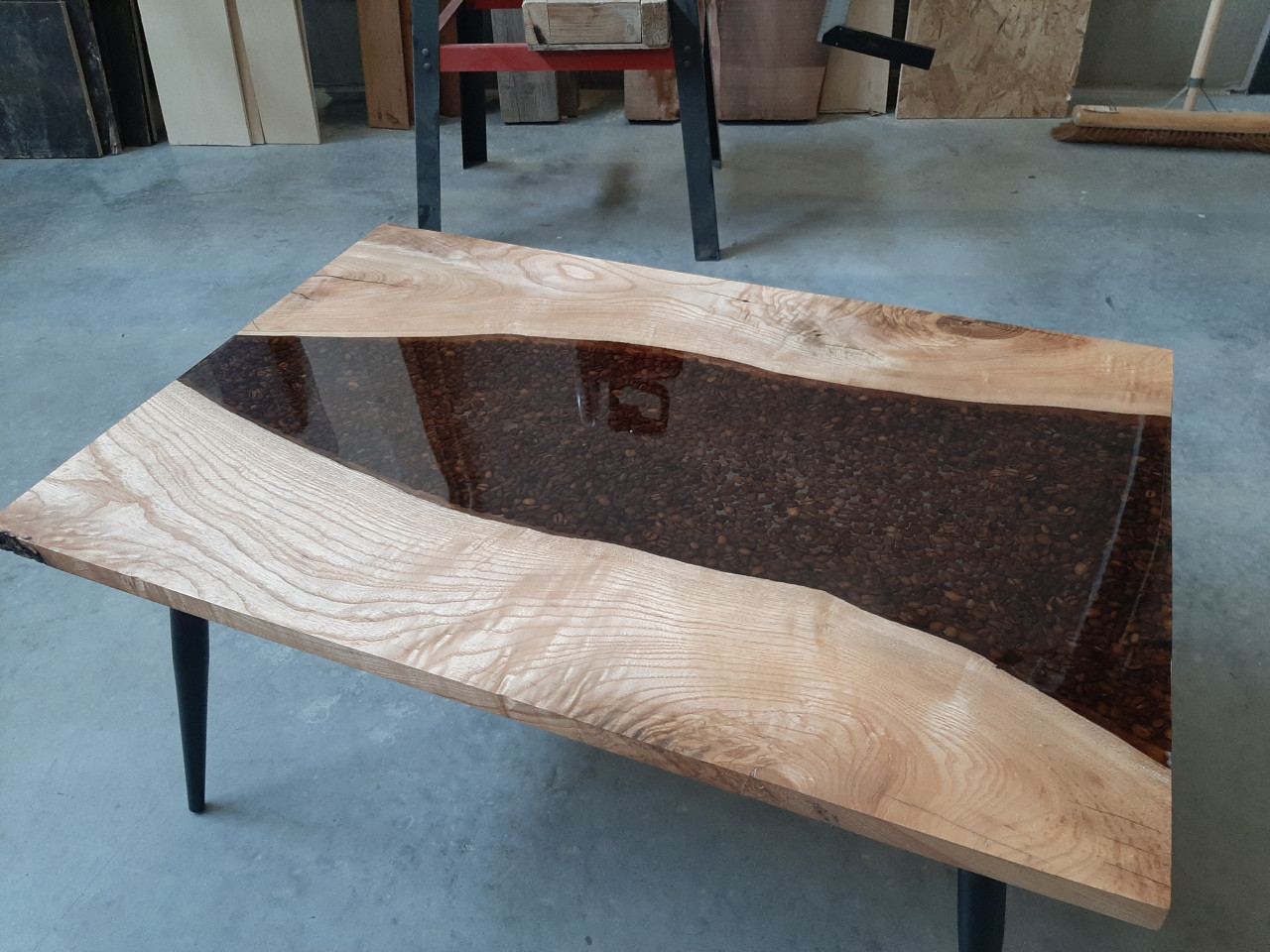 Epoxy koffiebonen tafel