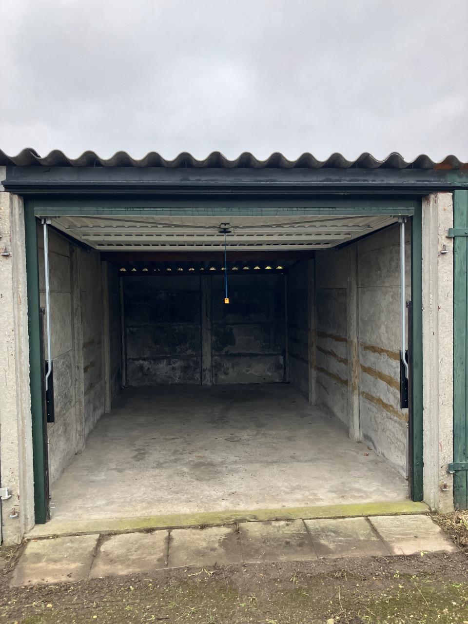 Te huur aangeboden; garagebox aan de Pieter louwersestraat Oost-Souburg