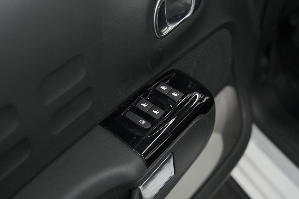 Citroen C3 puretech 82 shine | camera | stoelverwarming | apple carplay | 1