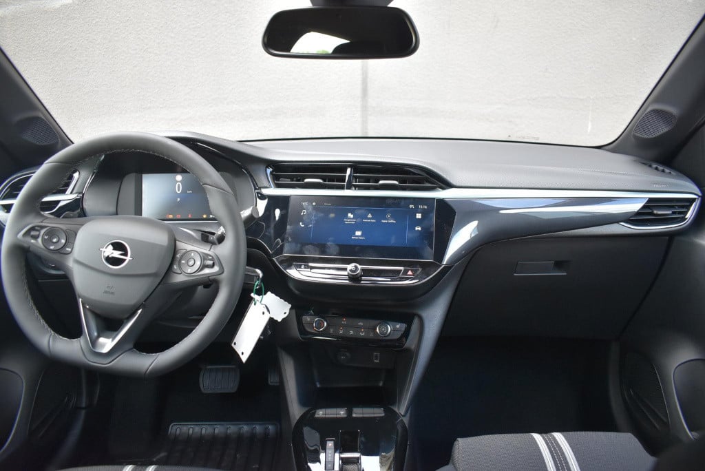 Opel Corsa 1.2 turbo hybrid yes 110pk automaat | winterpack | lmv | apple c