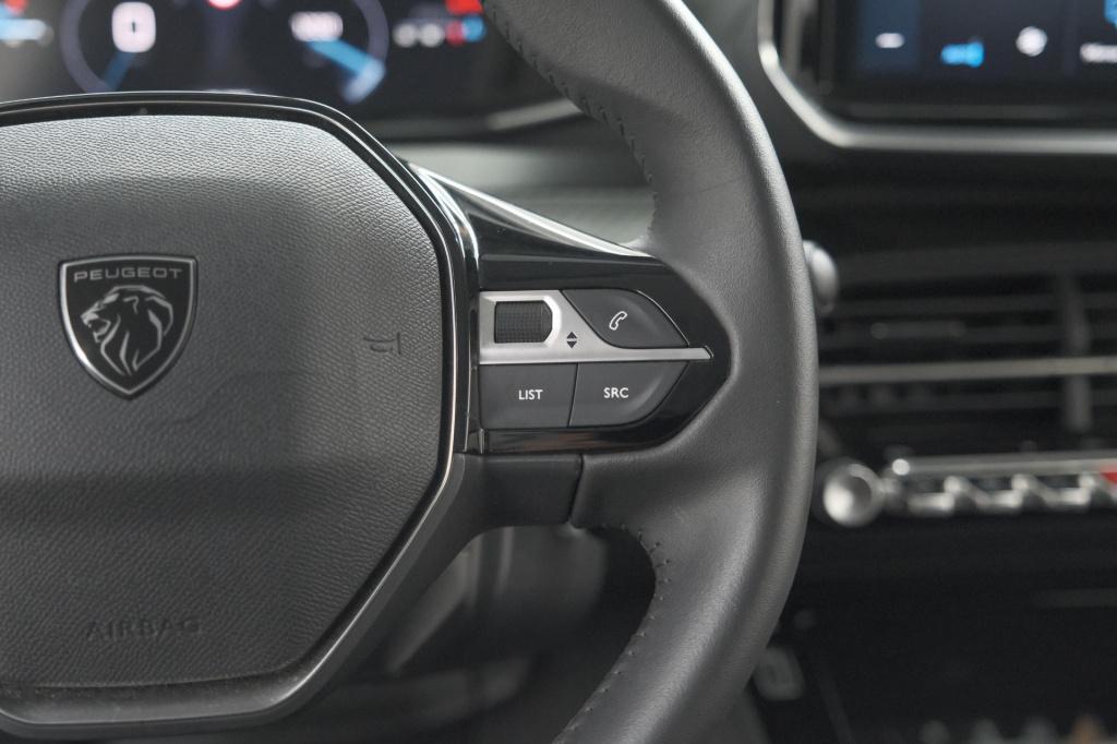 Peugeot 208 puretech 100 allure | parkeersensoren | navigatie | apple carpl