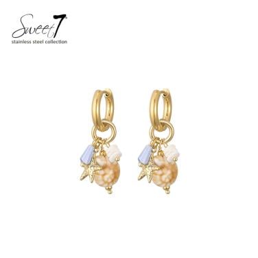 Oorbellen met zomerse bedels en speelse kralen combinatie