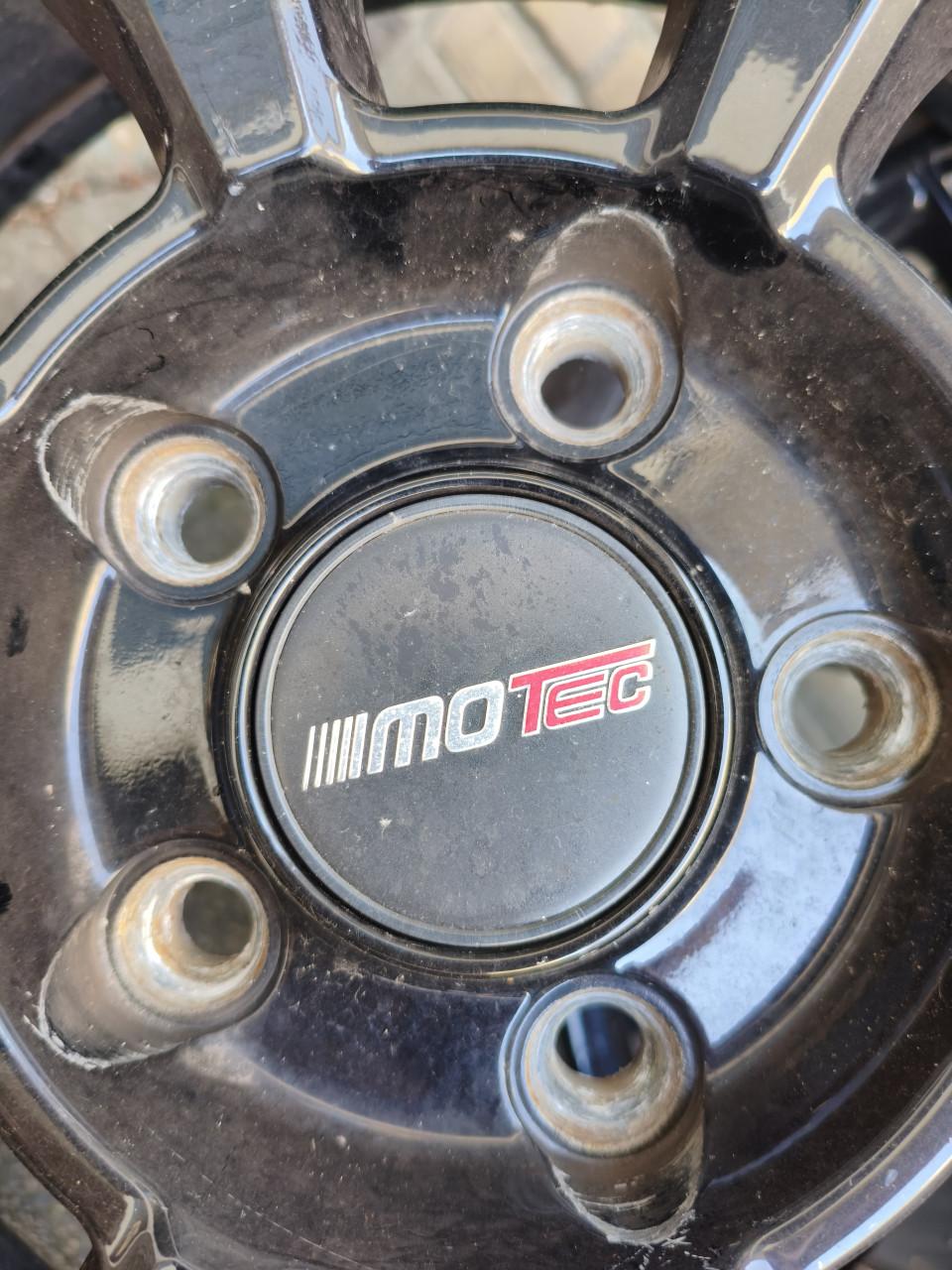19 inch Motec velgen met banden 5x114.3