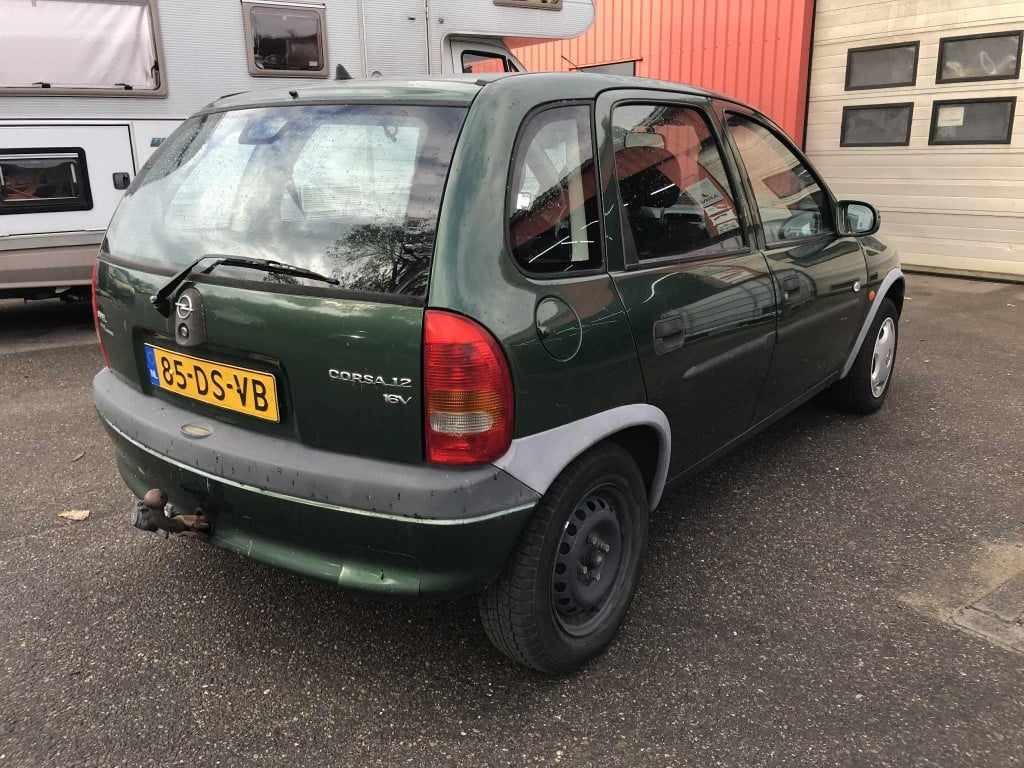 Opel Corsa 1.2i-16v strada