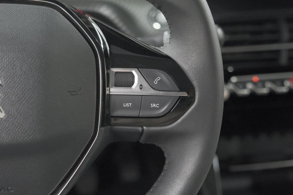 Peugeot 208 puretech 100 allure pack | camera | stoelverwarming | apple car