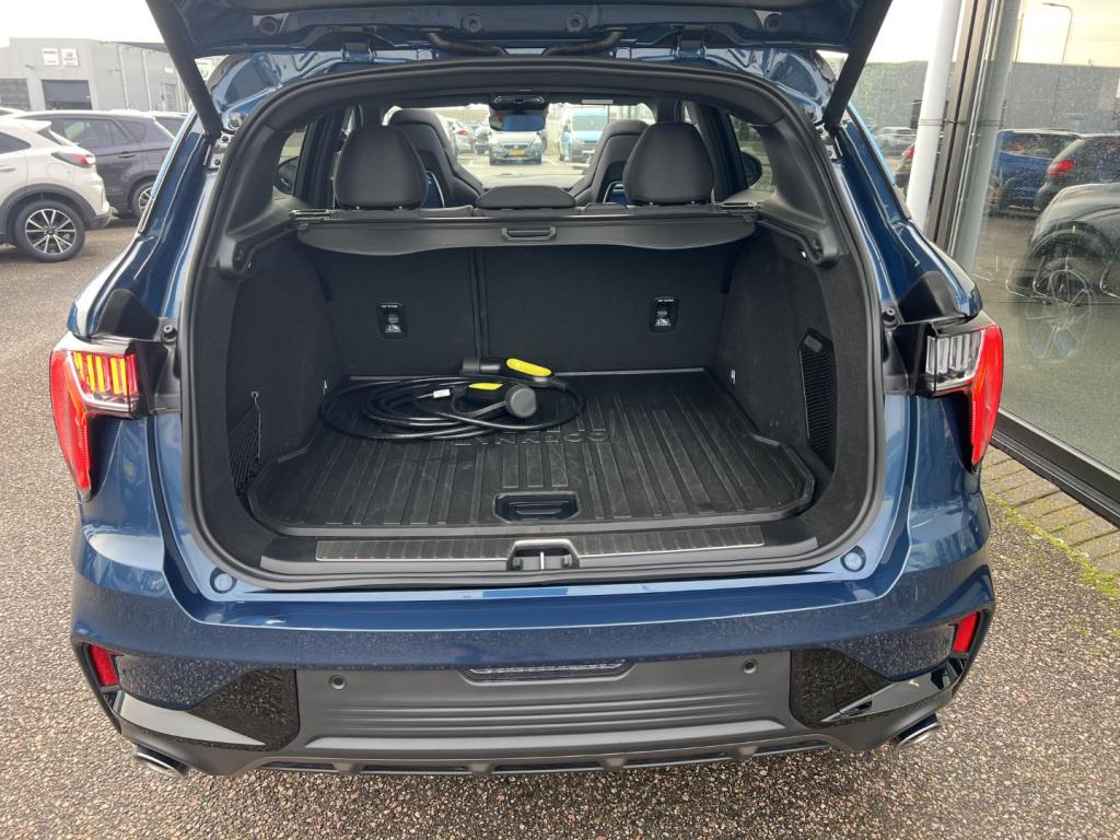 Lynk & Co 01 1.5 261pk phev , 360gr camera , pano dak , stuur en stoel verw