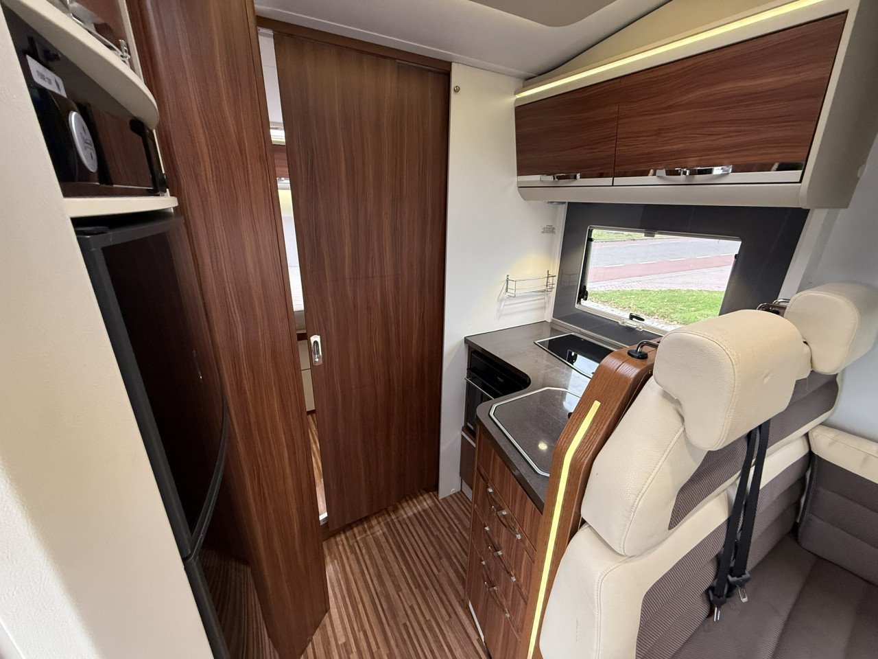 🚐 Adria Matrix Plus M670SC - Luxe gezinscamper vol comfort en vrijheid!