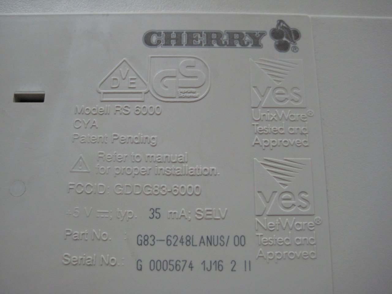 Cherry RS6000 vintage toetsenbord met DIN5-aansluiting.