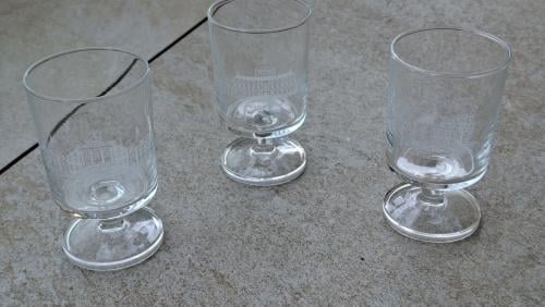 Wijnglazen met Koningshuis afbeeldingen