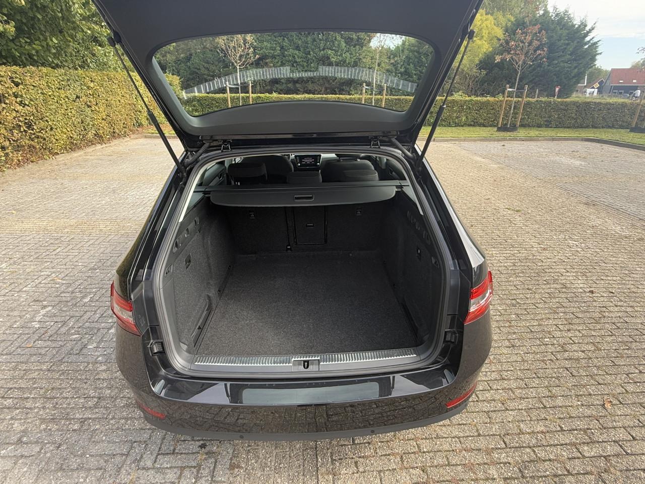 Skoda Superb Combi - 1.5 TSI ACT Business Edition Automaat | ACC| Keyless