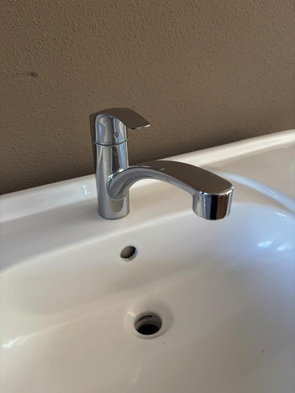 Wastafel met kast en Grohe mengkraan