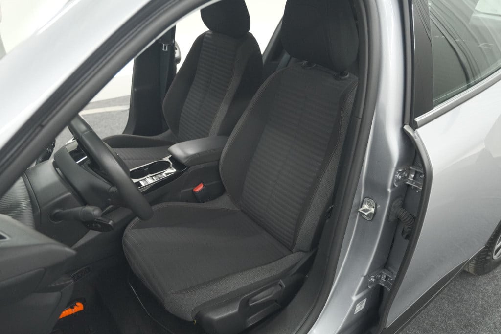 Peugeot E-2008 ev active 50 kwh | camera | navigatie | climate control | ap